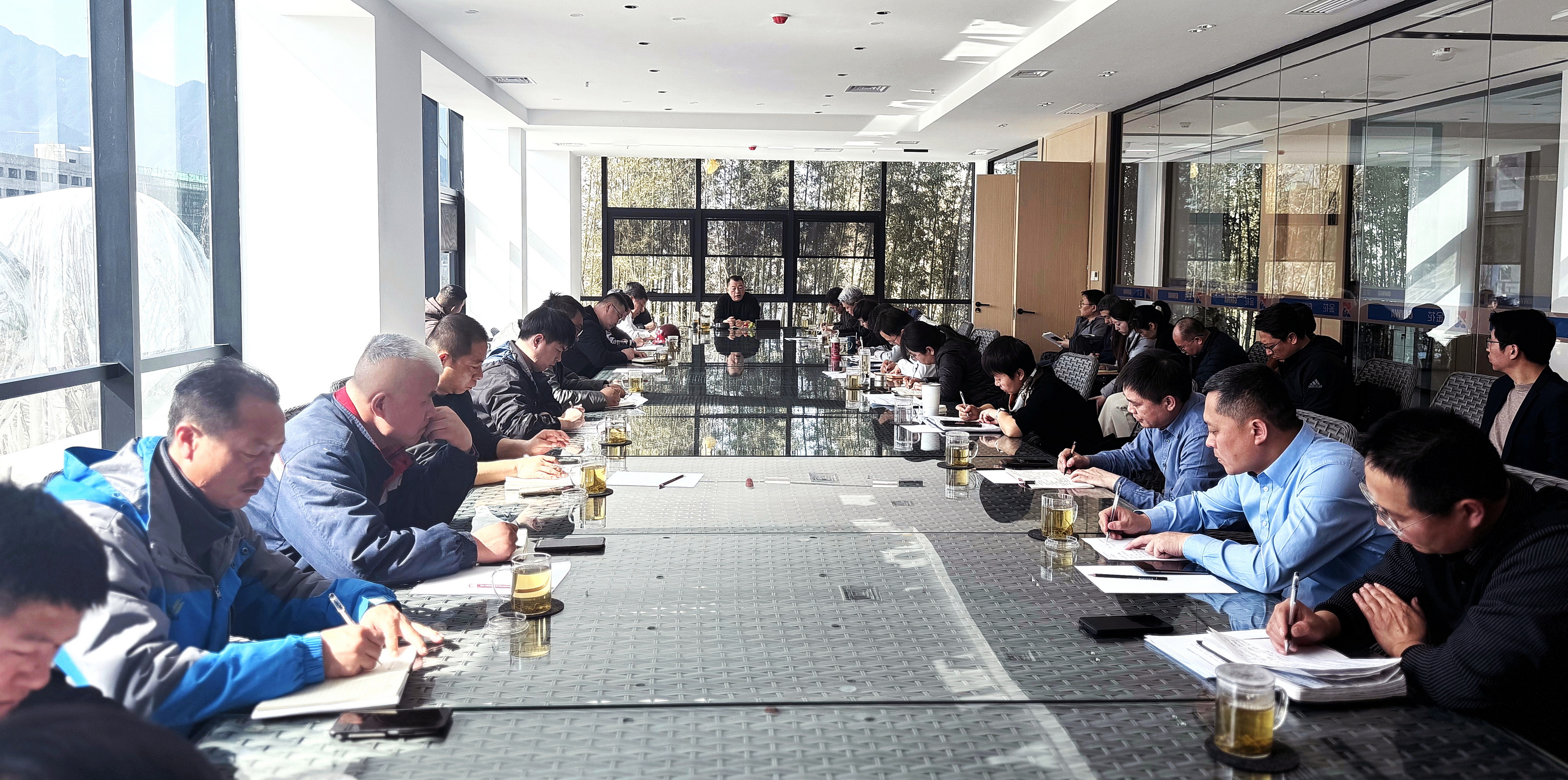 金花股份董事长邢雅江携经营管理团队一行对草堂项目施工现场进行全面巡查 金花股份董事长邢雅江携经营管理团队一行对草堂项目施工现场进行全面巡查